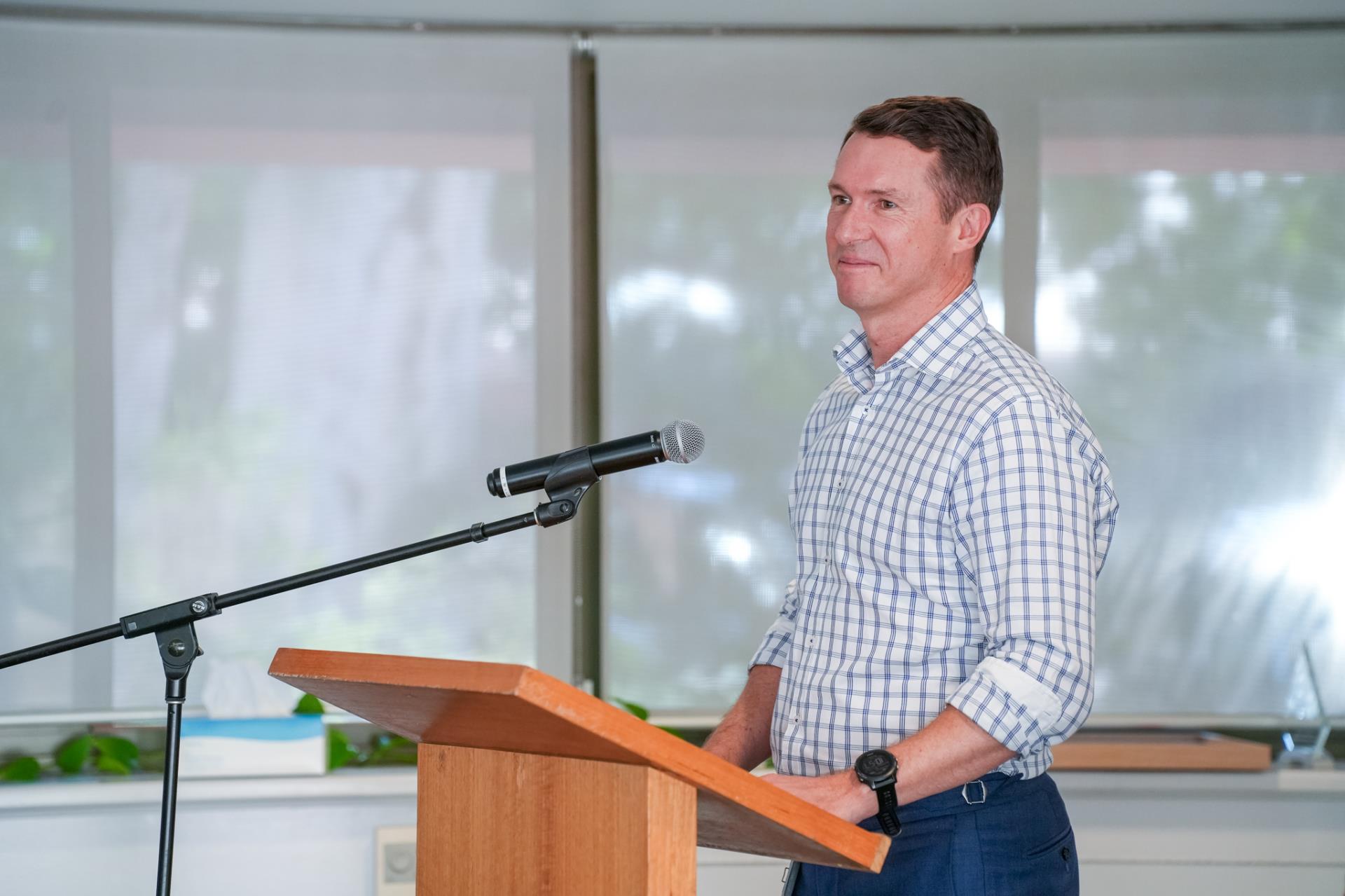 Alice Springs Town Council CEO Andrew Wilsmore to step down